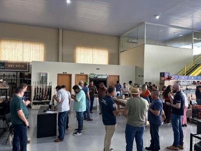 Loja Agropecuária Coprossel celebra 1º ano em Laranjeiras do Sul